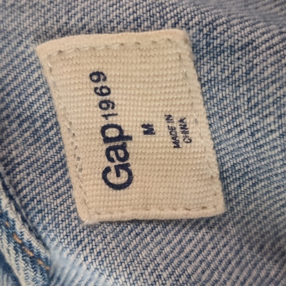 Distressed denim jacket, fitted not oversized - Picture 4 of 9